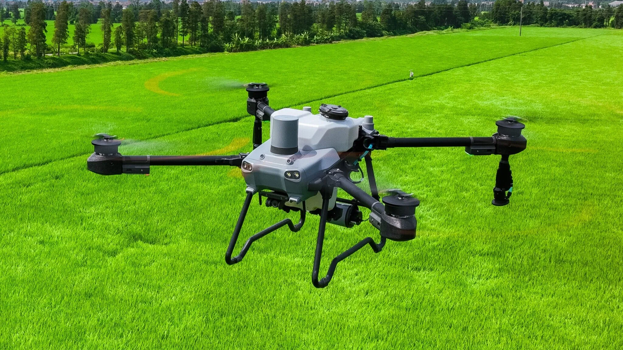 Dron ATAC en vuelo sobre un cultivo